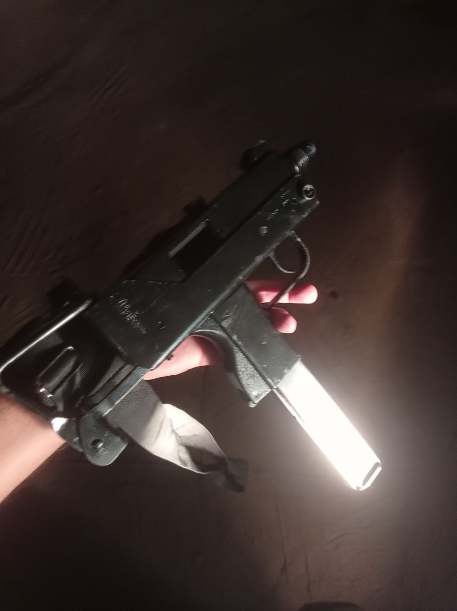 Arma encontrada com o traficante. Foto: Cada Minuto