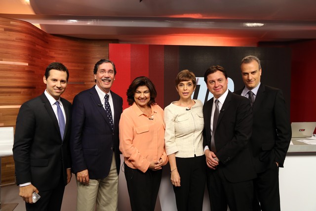 Cristiana Lôbo ao lado dos colegas Dony De Nuccio, Merval Pereira, Renata Lo Prete, Gerson Camarotti e Eduardo Grillo — Foto: Pedro Paulo Figueiredo/Globo