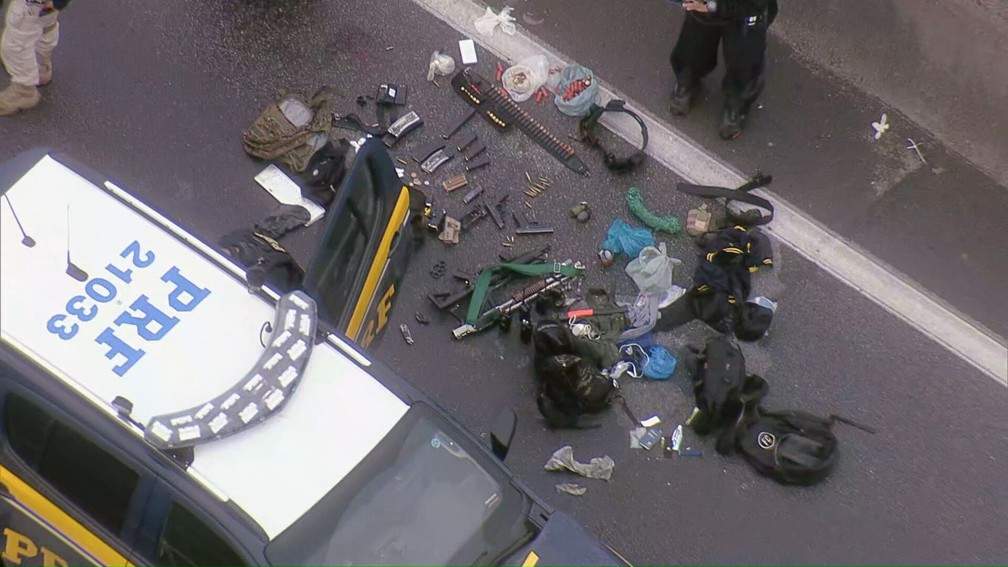 Homem morreu após trocar tiros com agentes da PRF na Via Dutra — Foto: Reprodução/ TV Globo