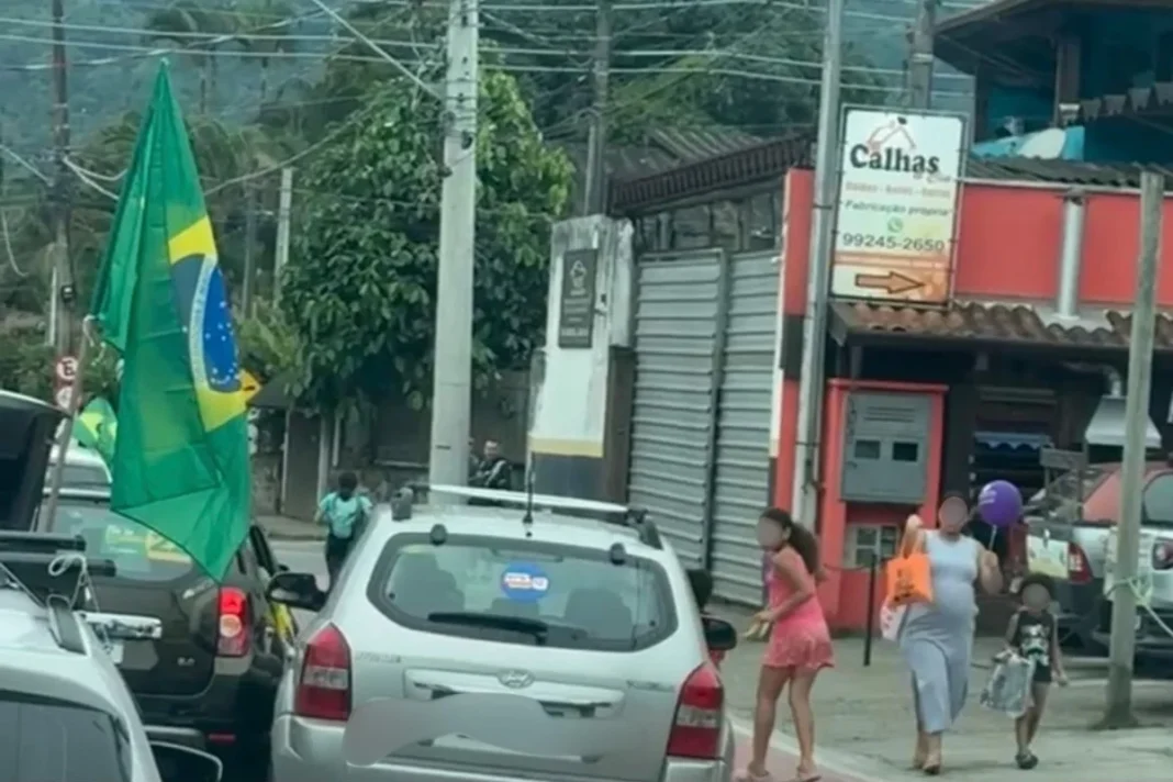 Motorista embriagado atropela crianças em manifestação no litoral