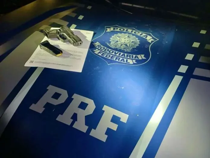 PRF prende homem com mandado de prisão por homicídio em Maceió